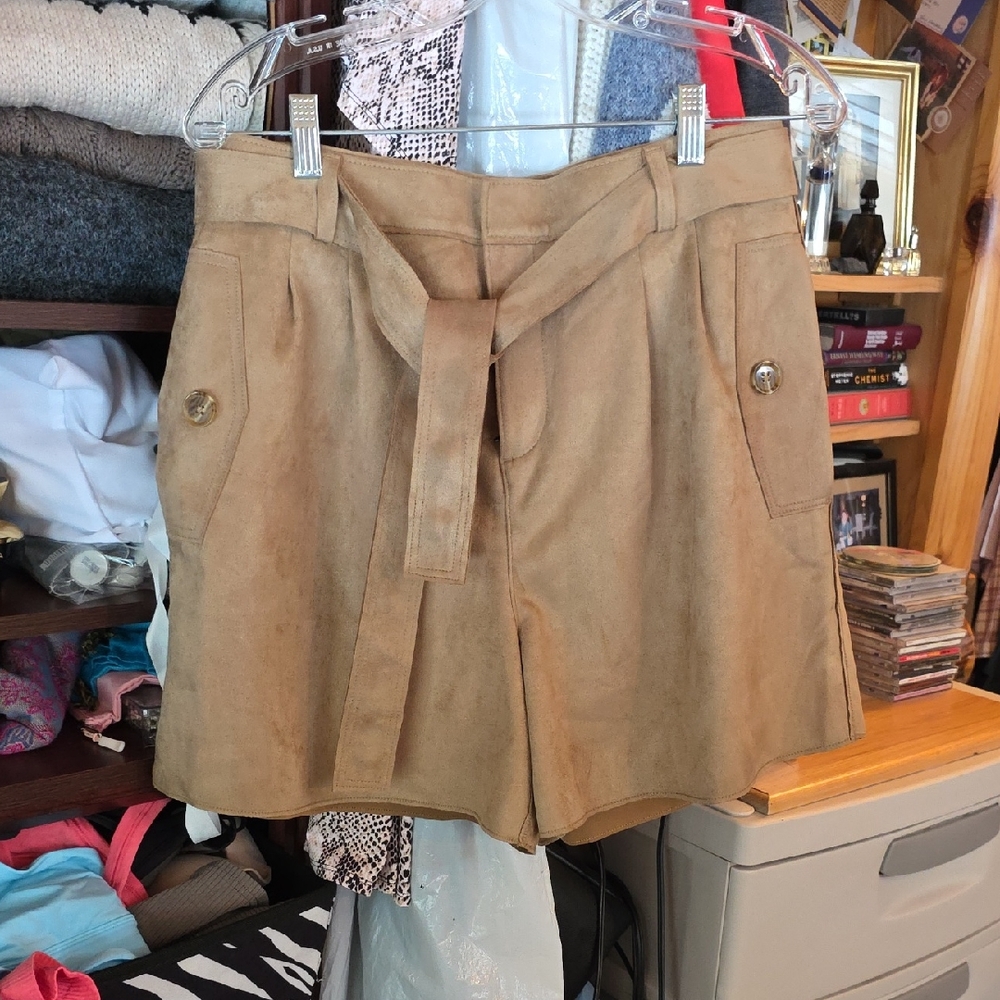 Banana Republic Women's Tan Cargo Shorts
